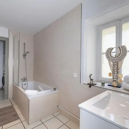 Lyret 2 By Pangea Services - 6px, Parking Apartment